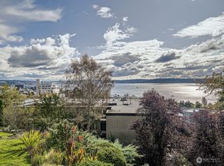 515 W Olympic Pl APT 2, Seattle, WA