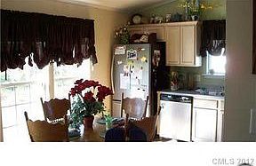 2nd image of 121 Lantana Dr