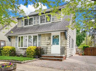 85 Park Ave, Williston Park, NY 11596