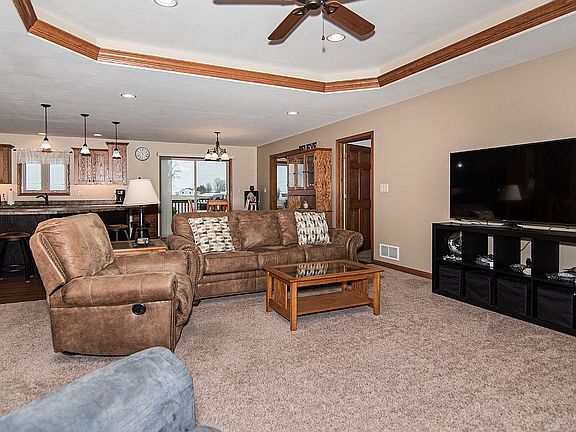 4th image of 15873 White Oak Dr