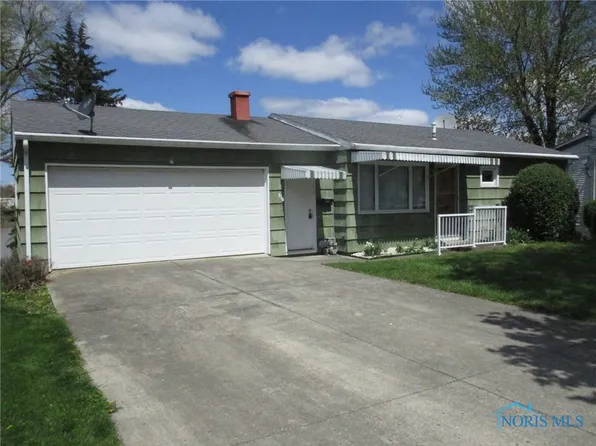 136 W Maumee Ave, Napoleon, OH 43545