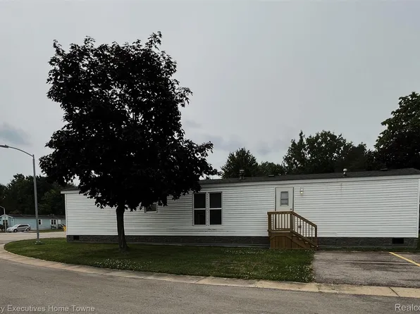 7130 Mapleview Cir W #68, Brown City, MI 48416