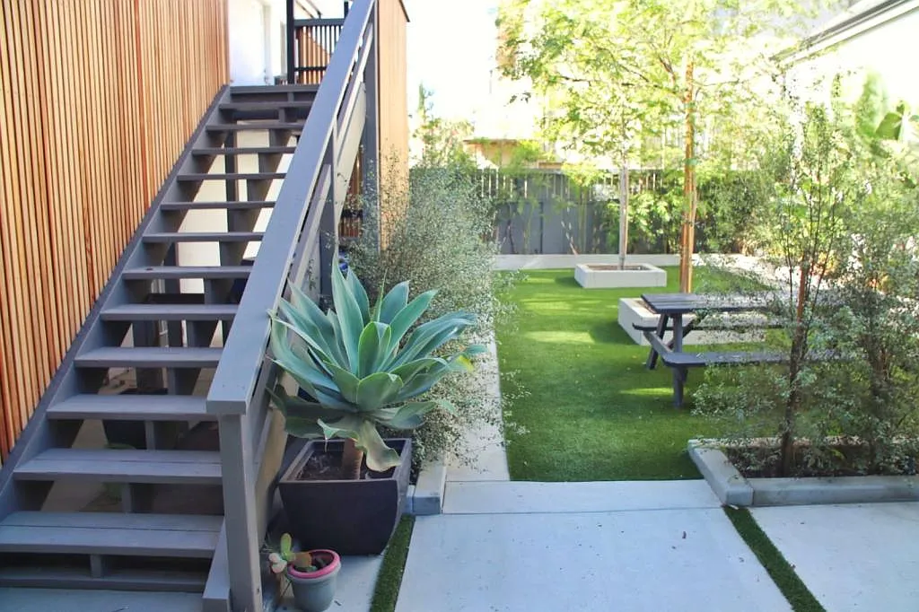 7620 Norton Ave — Photo 2