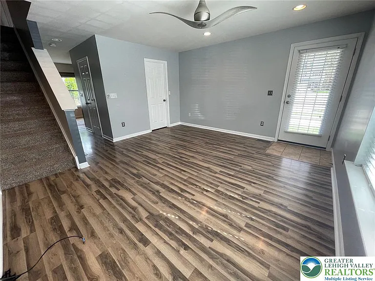 304 Central Park Ave — Photo 2
