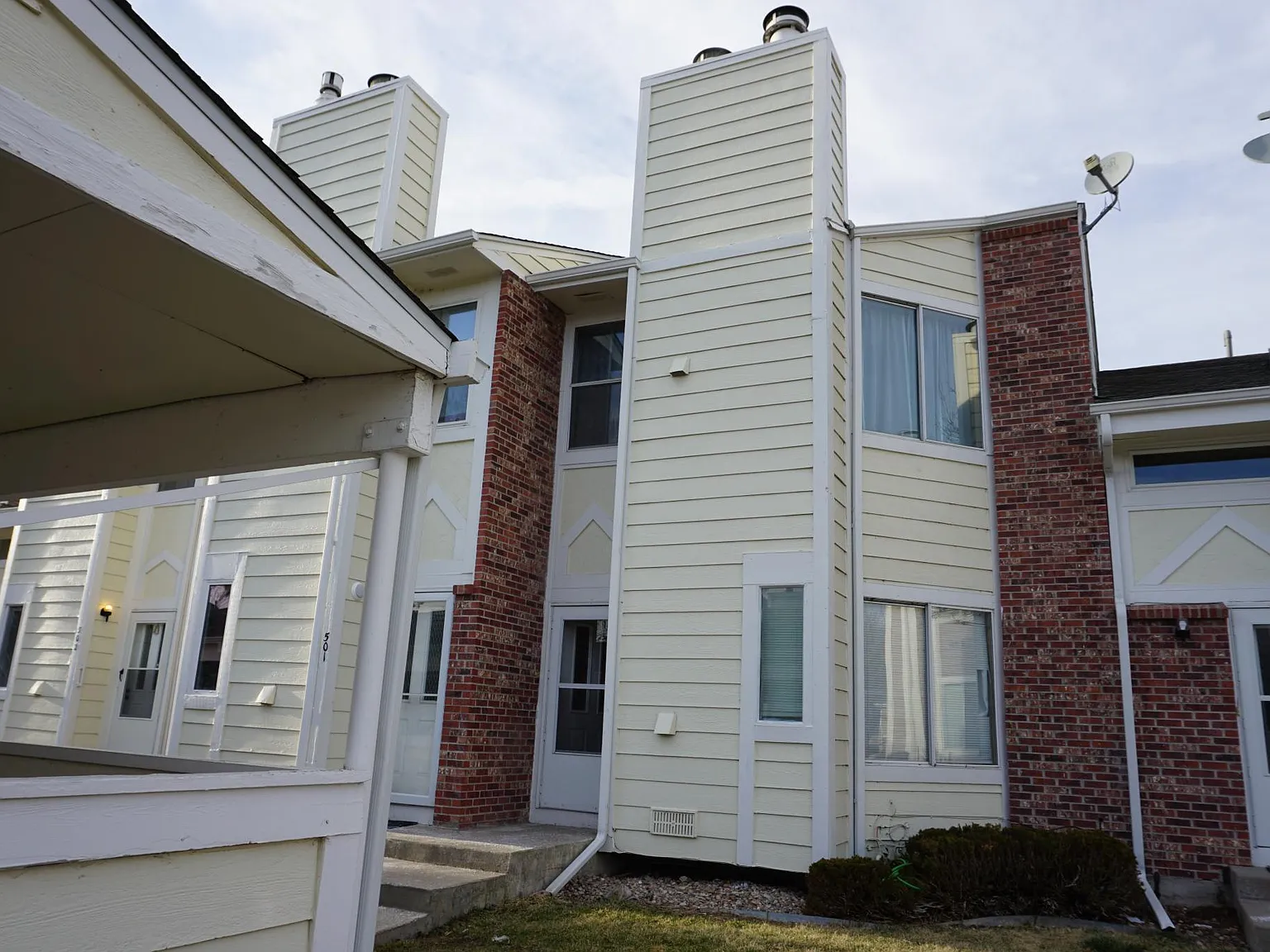 2 bed, 1220 sqft, $2,100 — Photo 1