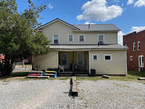 2nd image of 370-372 Cottage St #370