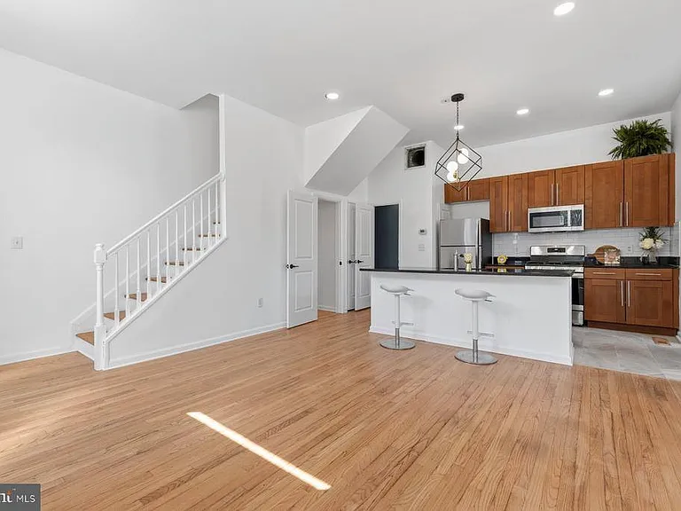 642 15th St NE #2 — Photo 10