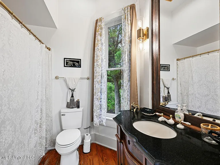 102 W Myrtle St — Photo 21