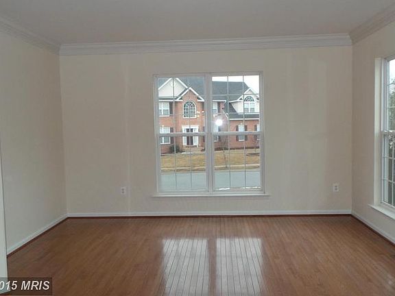 3rd image of 85 Oriole Ln