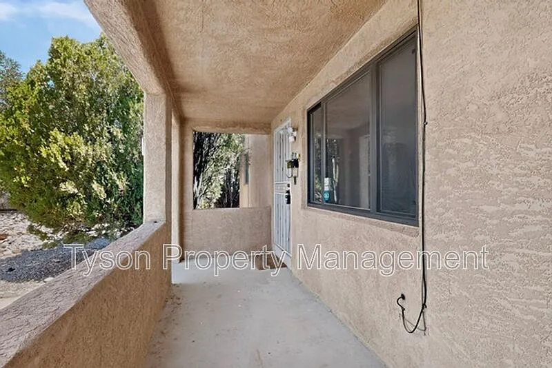 2 bed, 1.0 bath, 806 sqft, $1,695 — Photo 2