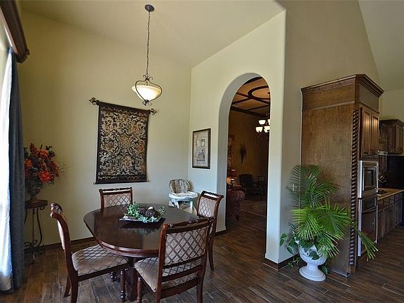 4th image of 19408 Thornhill Blvd