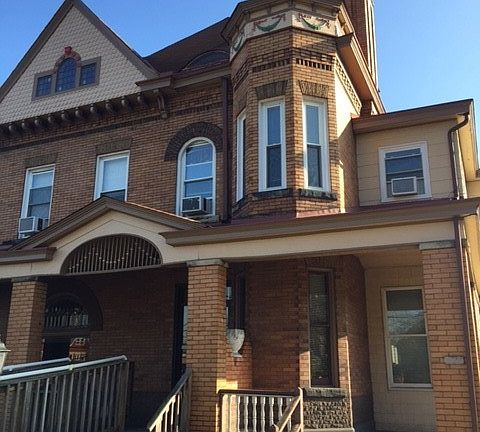 5th image of 219 3rd St