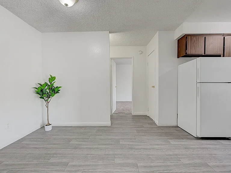 3940 Algonquin Dr-9