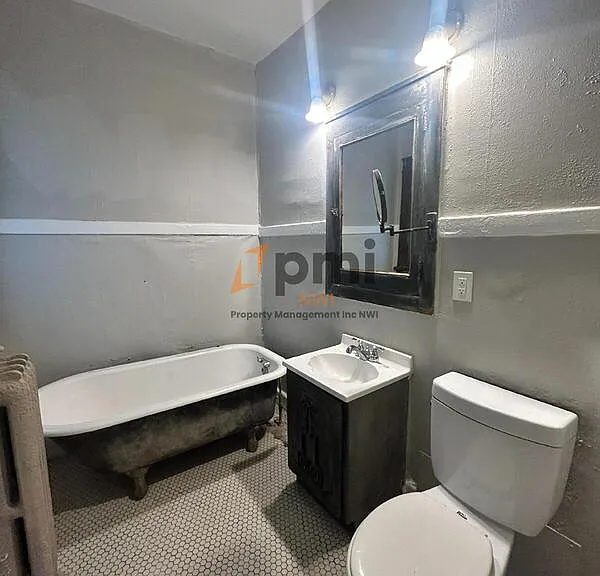 710 Perry St #8 — Photo 8