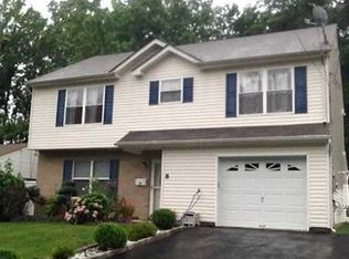 31 Brookview Ln, Manalapan, NJ 07726