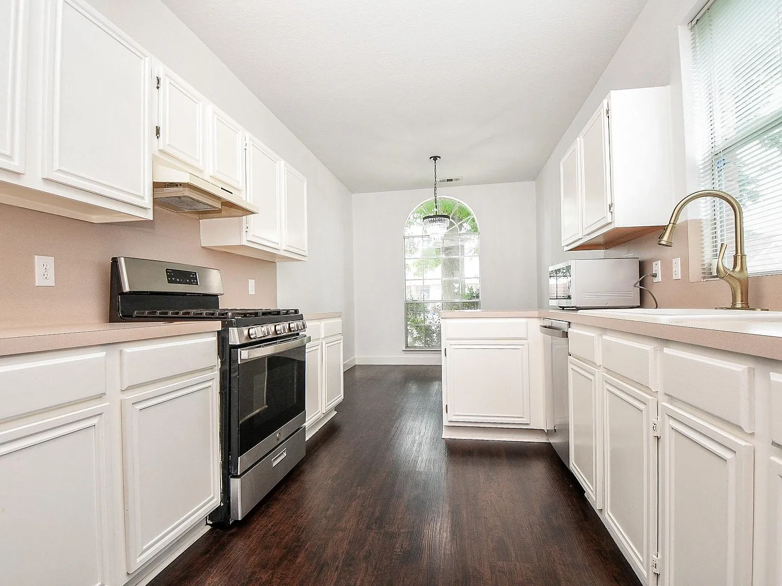 3 bed, 2.0 bath, 1478 sqft, $1,950 — Photo 3