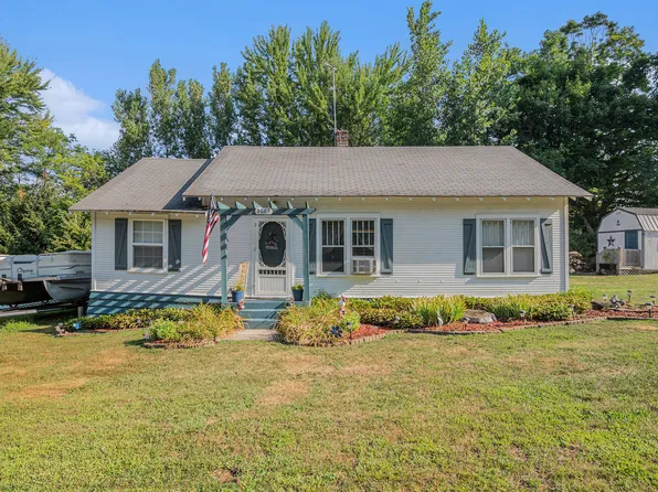 8663 Little Paw Paw Ave, Watervliet, MI 49098