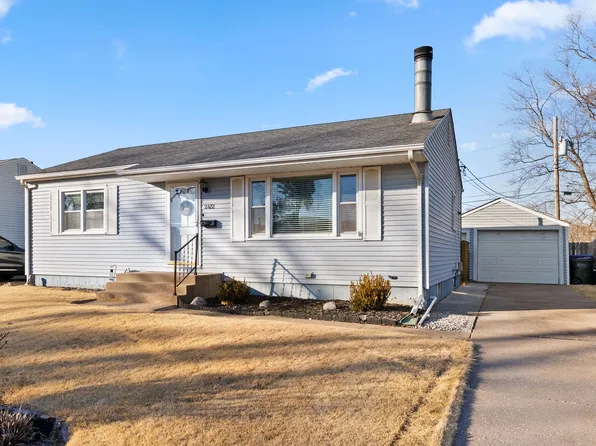 2422 Dugan Ct, Davenport, IA 52804