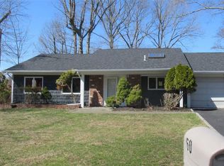60 Thomas St, Coram, NY 11727