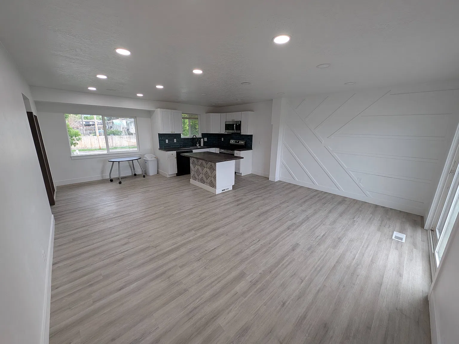 4 bed, 1925 sqft, $2,700 — Photo 3
