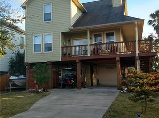 911 Cedar Rd, Clear Lake Shores, TX 77565