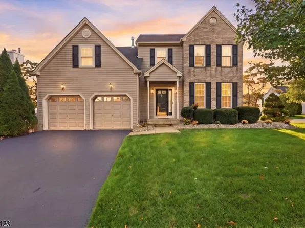 17 Windsor Ln, Lopatcong Twp., NJ 08865