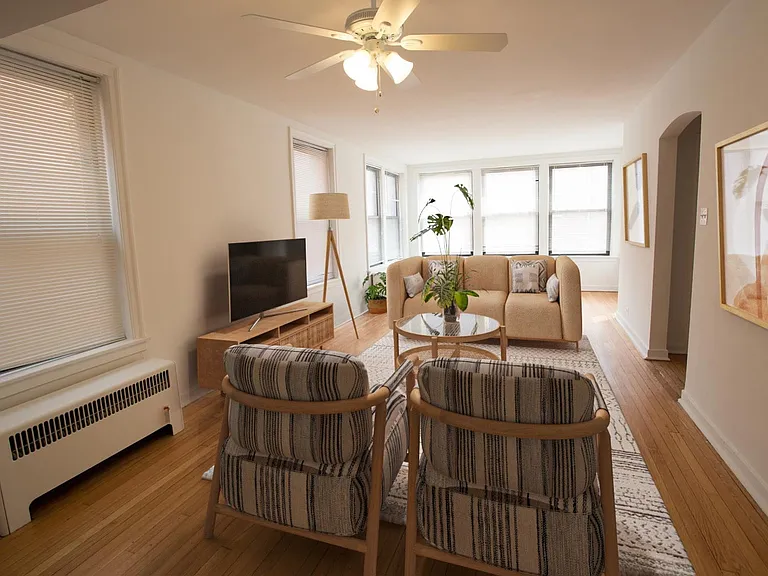 5337 S. Hyde Park Boulevard — Photo 2
