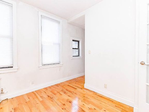 5th image of 294 Harman St #2R