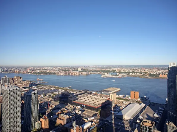 450 West 42nd Street image 21 of 23