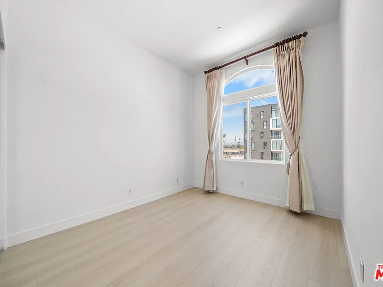 309 S Mariposa Ave #301 — Photo 19
