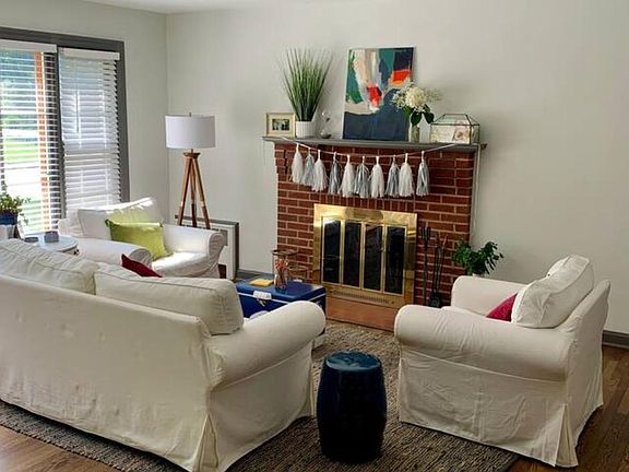 1147 Kensington ; Living Room