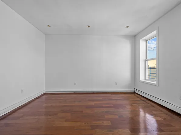 1323 Sutter Avenue image 21 of 50