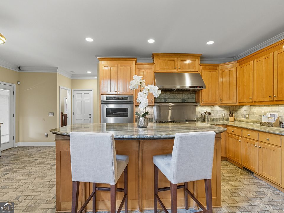 13th image of 1091 Echota Rd