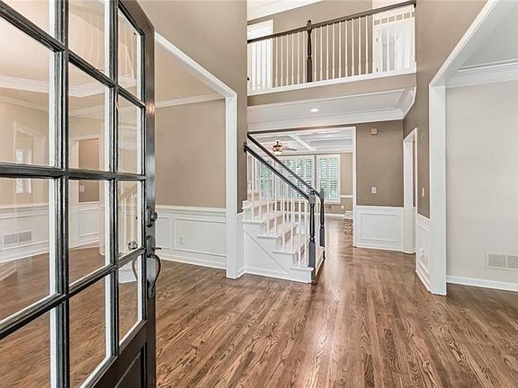 3rd image of 175 Woodcliff Dr