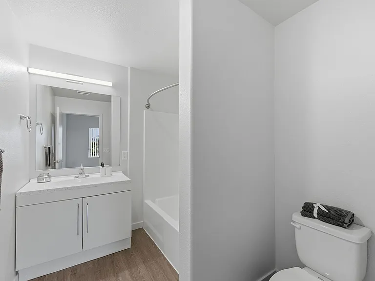 City Plaza Apartments — Photo 14