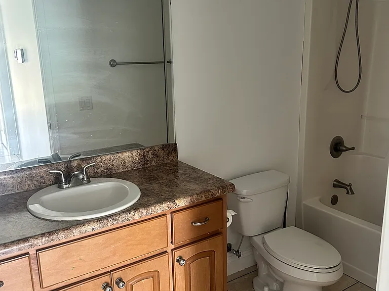 606 Diamonte Cir — Photo 10