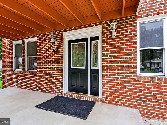 3rd image of 708 Rosemere Ave