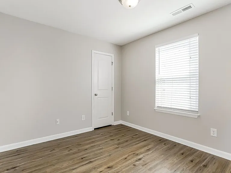 4745 Queen Pierrette St — Photo 14