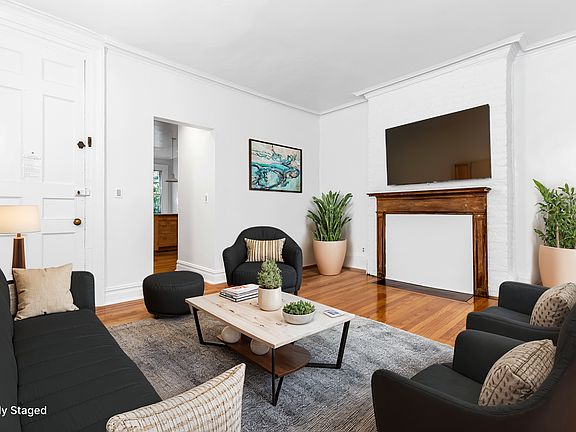 2nd image of 26 Bethune St #2