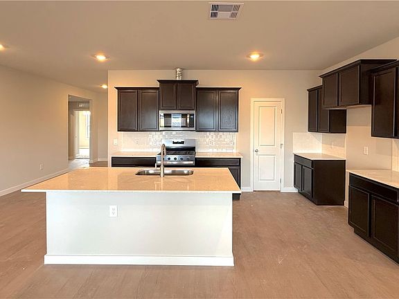 3rd image of 1441 Irigoyen St