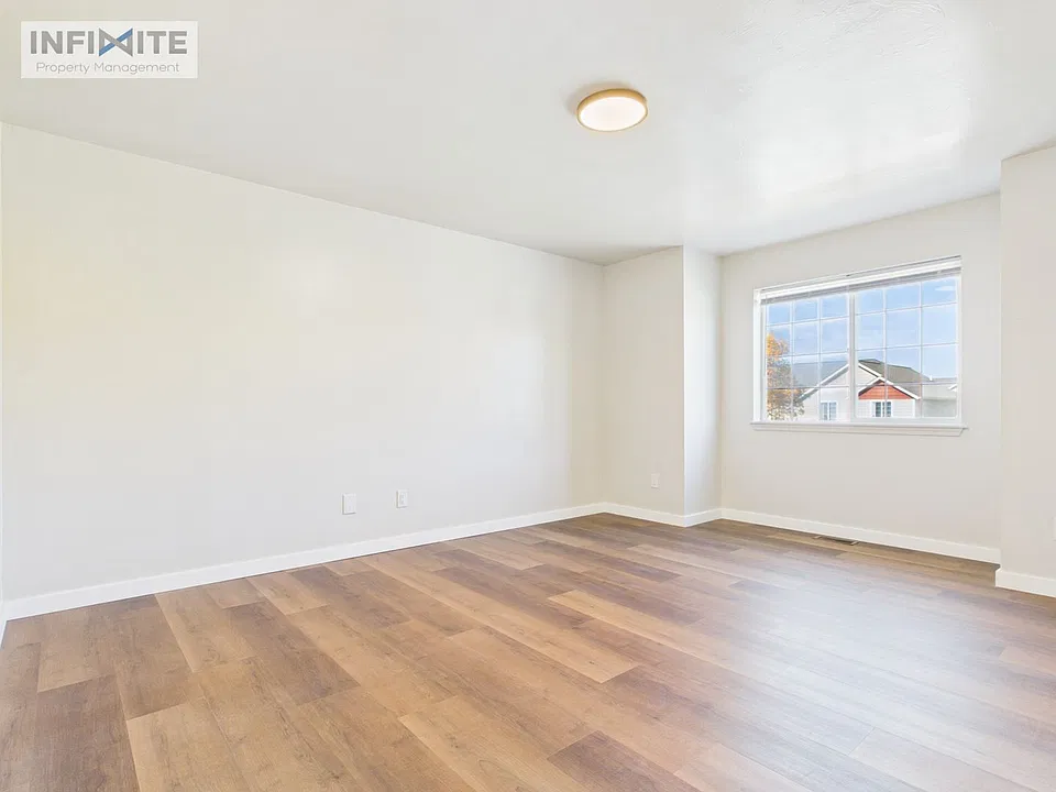 170 E Magnolia Dr