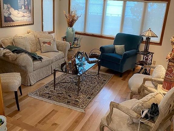 4th image of 132 Beach Channel Dr #9