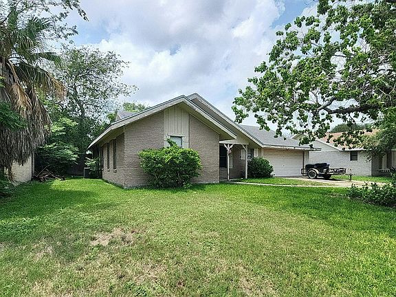 3rd image of 825 Crestview Dr