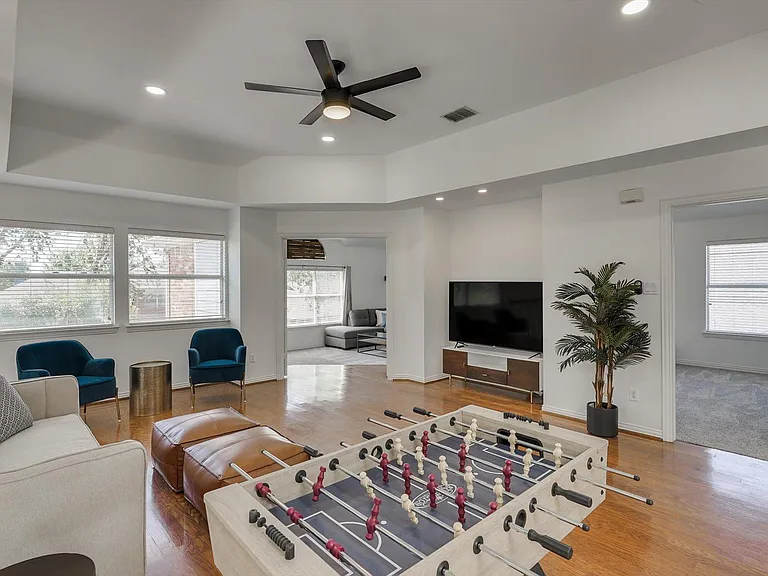 2410 Shorewood Ct — Photo 25