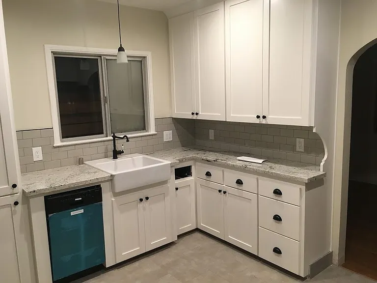 235 W Dana St — Photo 3