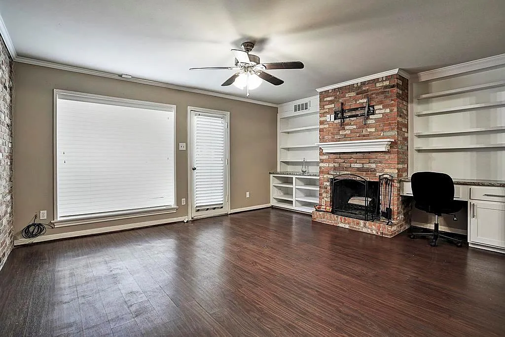 2 bed, 1.5 bath, 1296 sqft, $1,800 — Photo 3