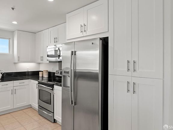 5th image of 350 Broderick St APT 304