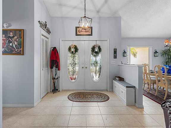 3rd image of 2111 View Dr W