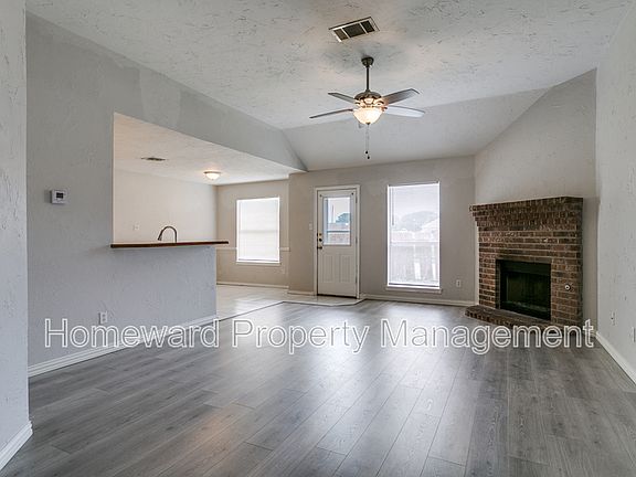 3rd image of 962 Meadow Cir S