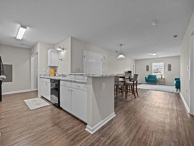 21 Collins Dr #D — Photo 5